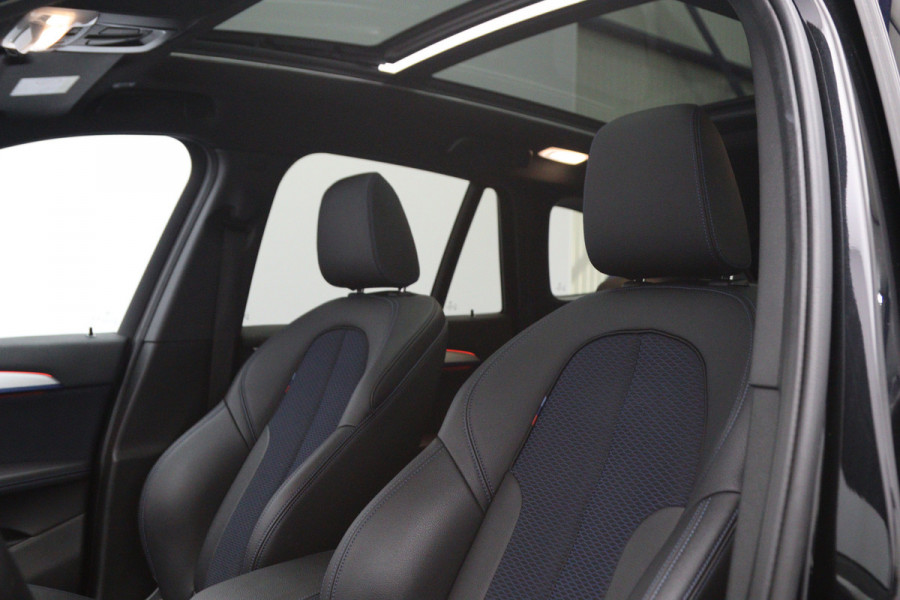 BMW X1 sDrive18i 140 PK Automaat M-Sport Executive Edition, Panoramadak, Camera, Cruise Control