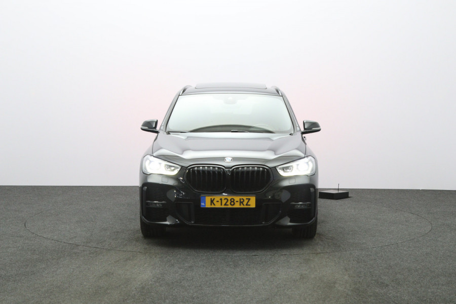 BMW X1 sDrive18i 140 PK Automaat M-Sport Executive Edition, Panoramadak, Camera, Cruise Control