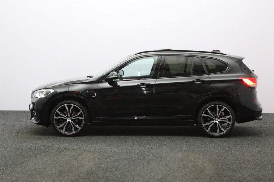 BMW X1 sDrive18i 140 PK Automaat M-Sport Executive Edition, Panoramadak, Camera, Cruise Control