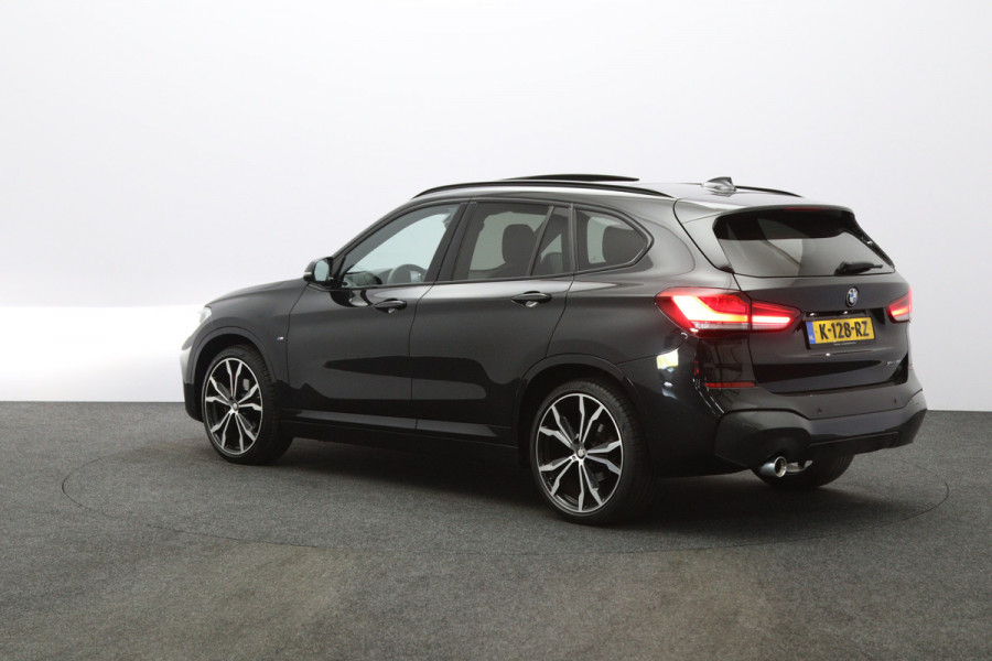 BMW X1 sDrive18i 140 PK Automaat M-Sport Executive Edition, Panoramadak, Camera, Cruise Control