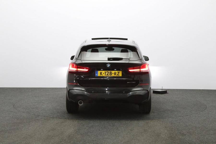 BMW X1 sDrive18i 140 PK Automaat M-Sport Executive Edition, Panoramadak, Camera, Cruise Control