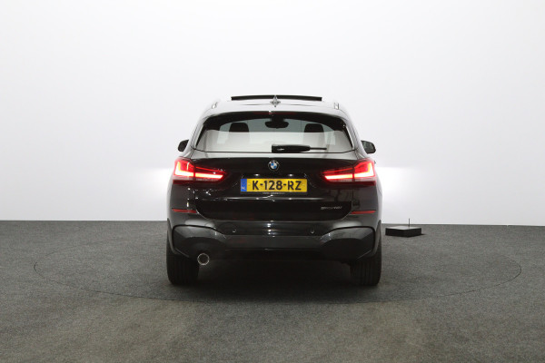 BMW X1 sDrive18i 140 PK Automaat M-Sport Executive Edition, Panoramadak, Camera, Cruise Control