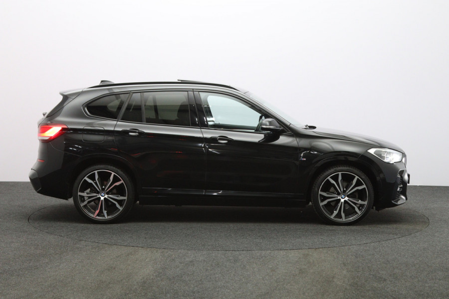 BMW X1 sDrive18i 140 PK Automaat M-Sport Executive Edition, Panoramadak, Camera, Cruise Control