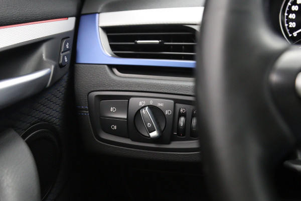 BMW X1 sDrive18i 140 PK Automaat M-Sport Executive Edition, Panoramadak, Camera, Cruise Control