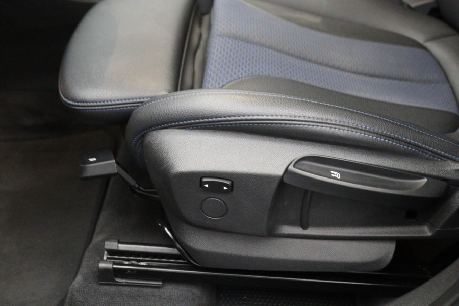 BMW X1 sDrive18i 140 PK Automaat M-Sport Executive Edition, Panoramadak, Camera, Cruise Control