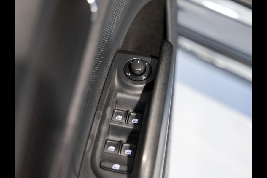 Škoda ENYAQ iV 60 Sportline SOH 92% / 180pk / NAP / Trekhaak / Achteruitrij camera /