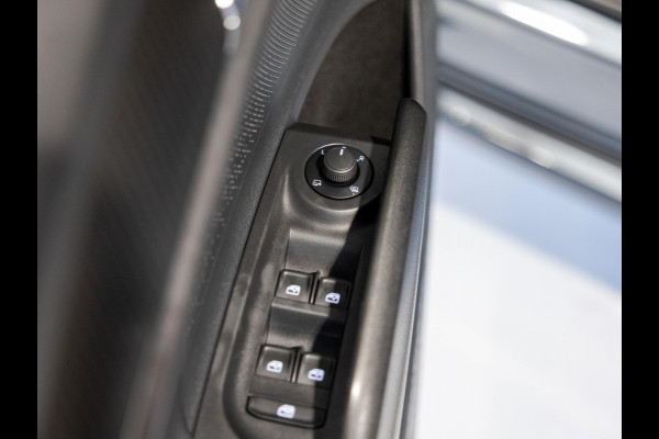 Škoda ENYAQ iV 60 Sportline SOH 92% / 180pk / NAP / Trekhaak / Achteruitrij camera /