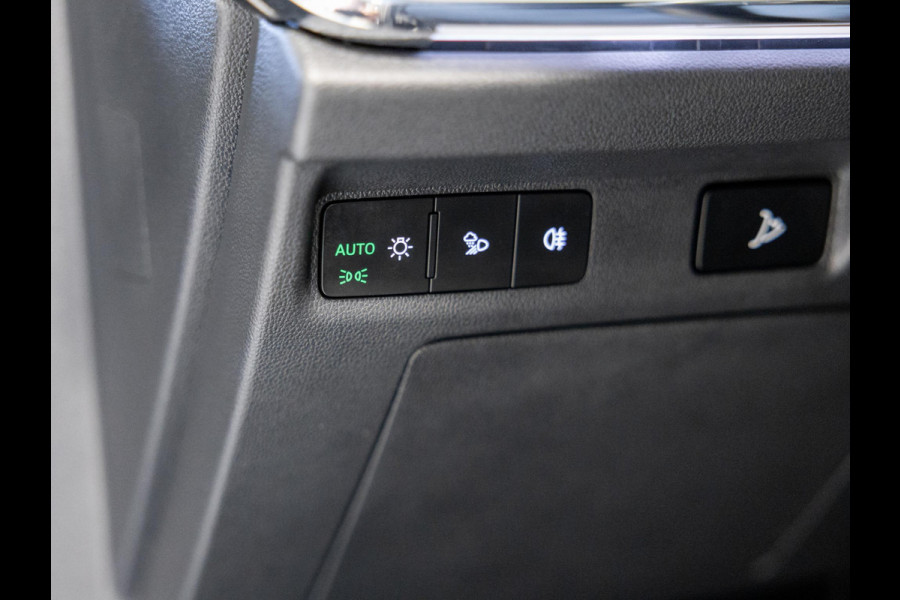 Škoda ENYAQ iV 60 Sportline SOH 92% / 180pk / NAP / Trekhaak / Achteruitrij camera /