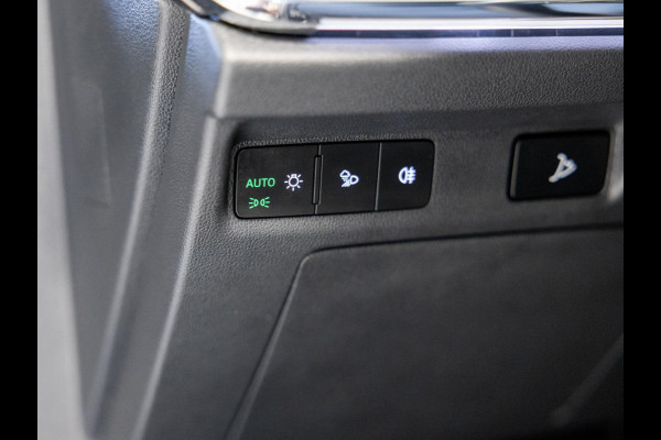 Škoda ENYAQ iV 60 Sportline SOH 92% / 180pk / NAP / Trekhaak / Achteruitrij camera /