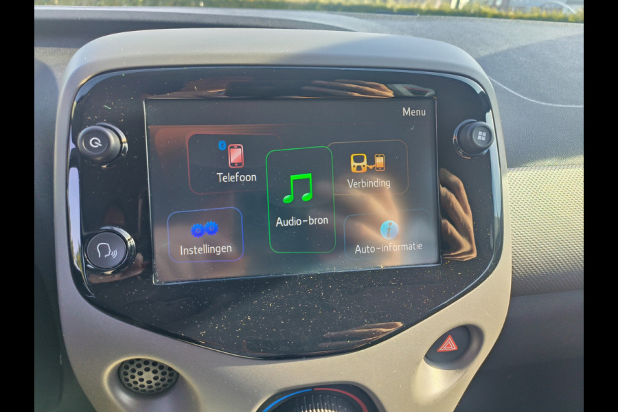 Peugeot 108 1.0 e-VTi Active Rijklaar “Sinds 1970 | 5.000+ reviews | Score 9,5 | Service zoals ’t hoort” Henk Jongen Auto's in Helmond,  al 50 jaar service zoals 't hoort!