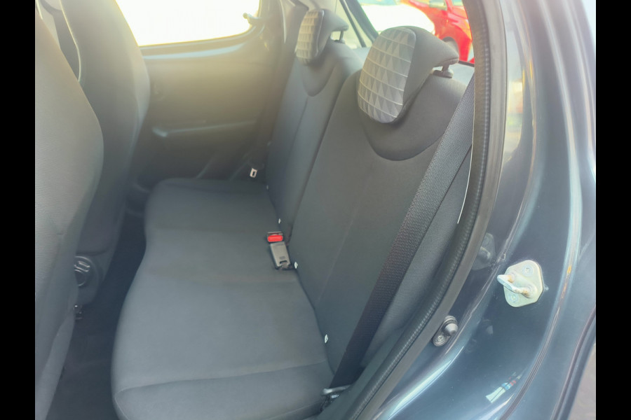Peugeot 108 1.0 e-VTi Active Rijklaar “Sinds 1970 | 5.000+ reviews | Score 9,5 | Service zoals ’t hoort” Henk Jongen Auto's in Helmond,  al 50 jaar service zoals 't hoort!