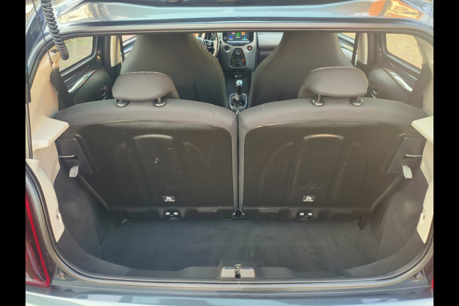 Peugeot 108 1.0 e-VTi Active Rijklaar “Sinds 1970 | 5.000+ reviews | Score 9,5 | Service zoals ’t hoort” Henk Jongen Auto's in Helmond,  al 50 jaar service zoals 't hoort!