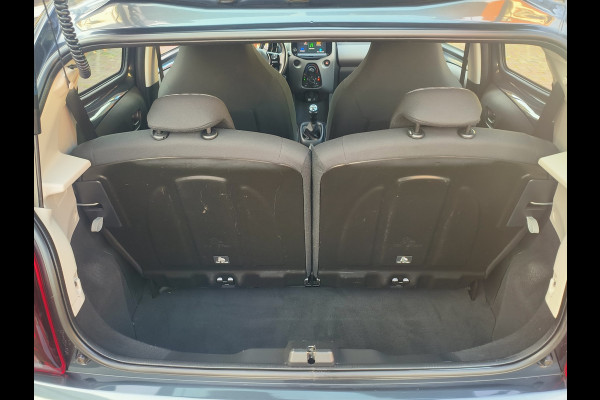 Peugeot 108 1.0 e-VTi Active Rijklaar “Sinds 1970 | 5.000+ reviews | Score 9,5 | Service zoals ’t hoort” Henk Jongen Auto's in Helmond,  al 50 jaar service zoals 't hoort!