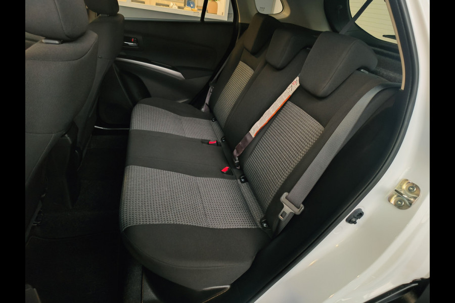 Suzuki S-Cross 1.4 Boosterjet Comfort Smart Hybrid uit 2025 Rijklaar “Sinds 1970 | 5.000+ reviews | Score 9,5 | Service zoals ’t hoort” Henk Jongen Auto's in Helmond,  al 50 jaar service zoals 't hoort!