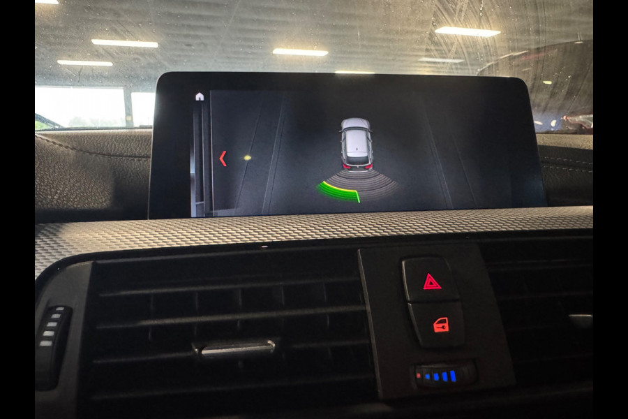 BMW 3 Serie Touring 318i M Sport Edition Panorama AUT Leder PDC