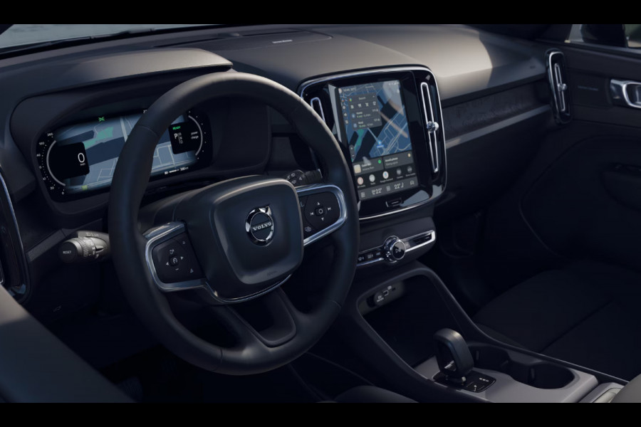 Volvo EX40 Single Motor Extended Range Plus Black Ed. 82 kWh Harman Kardon audio/ Adaptive cruise control/ Pilot assist/ Google Services/ Elektrisch verstelbare stoelen met geheugen/ Stuurverwarming/ Stoelverwarming voor en achter/ 20" Lichtmetalen velgen