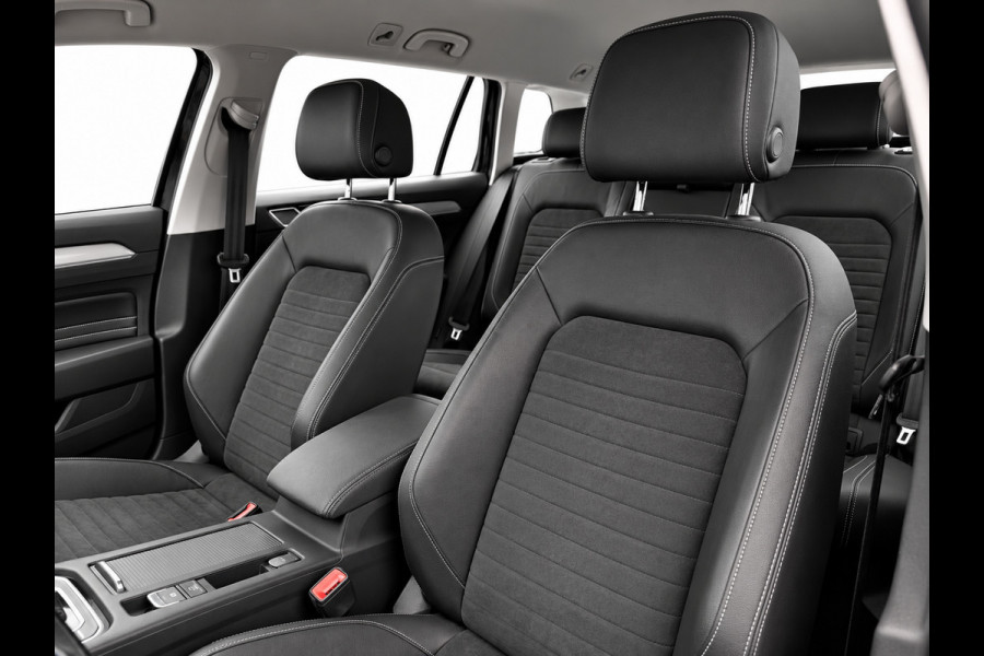 Volkswagen Passat Variant 1.4 TSI PHEV GTE | Trekhaak | IQ Light | Massage | Travel Assist | Dodehoek | Dealer onderhouden