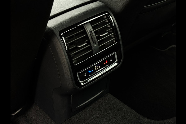 Volkswagen Passat Variant 1.4 TSI PHEV GTE | Trekhaak | IQ Light | Massage | Travel Assist | Dodehoek | Dealer onderhouden