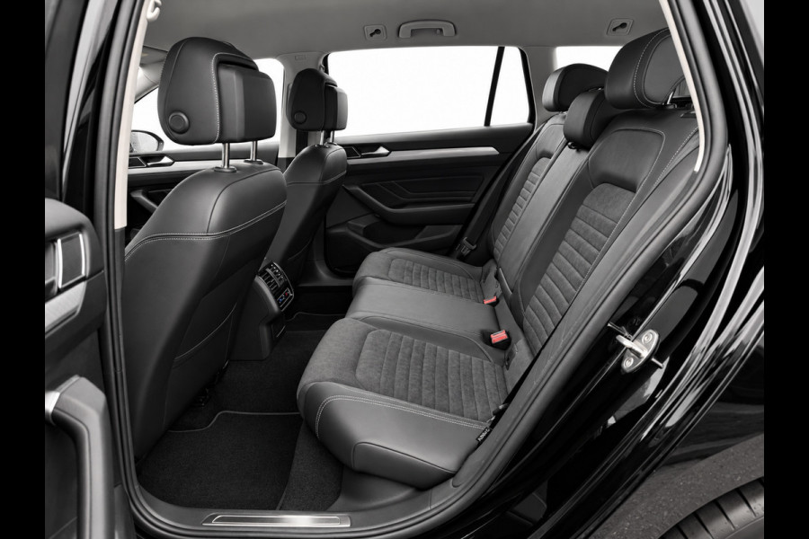 Volkswagen Passat Variant 1.4 TSI PHEV GTE | Trekhaak | IQ Light | Massage | Travel Assist | Dodehoek | Dealer onderhouden