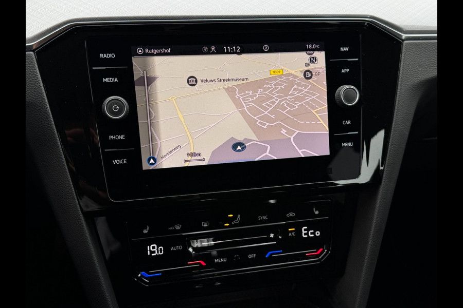 Volkswagen Passat Variant 1.4 TSI PHEV GTE | Trekhaak | IQ Light | Massage | Travel Assist | Dodehoek | Dealer onderhouden