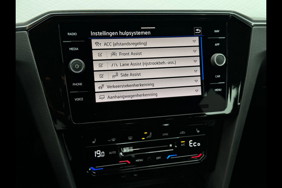 Volkswagen Passat Variant 1.4 TSI PHEV GTE | Trekhaak | IQ Light | Massage | Travel Assist | Dodehoek | Dealer onderhouden