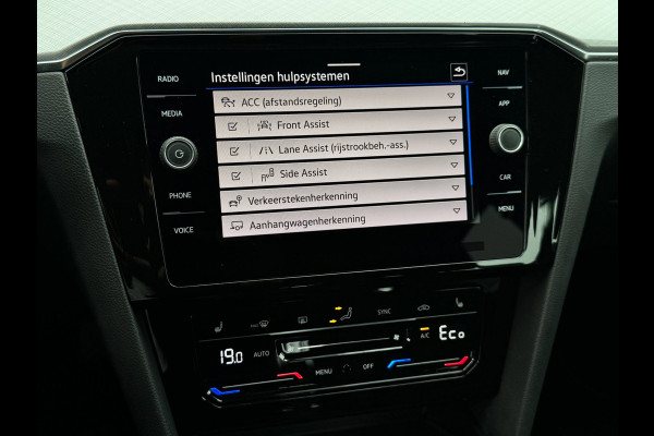 Volkswagen Passat Variant 1.4 TSI PHEV GTE | Trekhaak | IQ Light | Massage | Travel Assist | Dodehoek | Dealer onderhouden