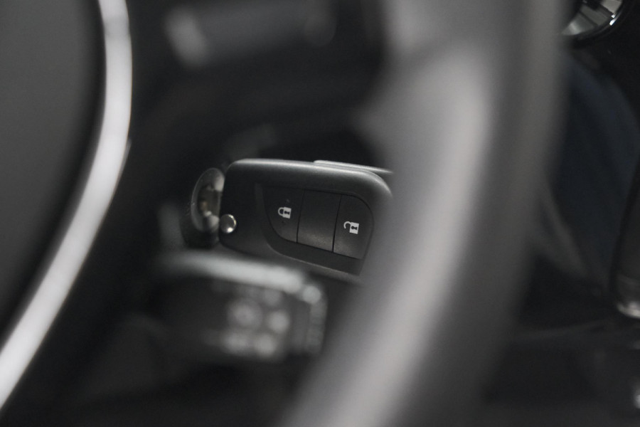Peugeot 108 1.0 e-VTi Allure TOP! | Elektrisch Vouwdak | Camera | Navigatie | Climate Control