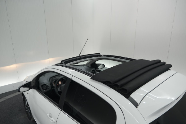 Peugeot 108 1.0 e-VTi Allure TOP! | Elektrisch Vouwdak | Camera | Navigatie | Climate Control
