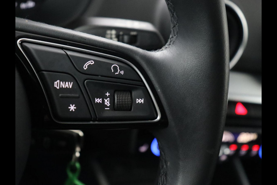 Audi Q2 35 TFSI S Edition | Cruise control | Stoelverwarming | Camera | Park assist | Navigatie | Bluetooth | Climate control | Virtueel dashboard | 17" velgen
