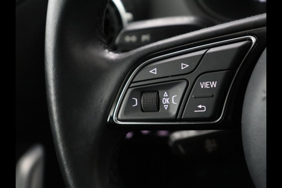 Audi Q2 35 TFSI S Edition | Cruise control | Stoelverwarming | Camera | Park assist | Navigatie | Bluetooth | Climate control | Virtueel dashboard | 17" velgen
