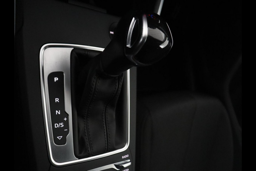 Audi Q2 35 TFSI S Edition | Cruise control | Stoelverwarming | Camera | Park assist | Navigatie | Bluetooth | Climate control | Virtueel dashboard | 17" velgen