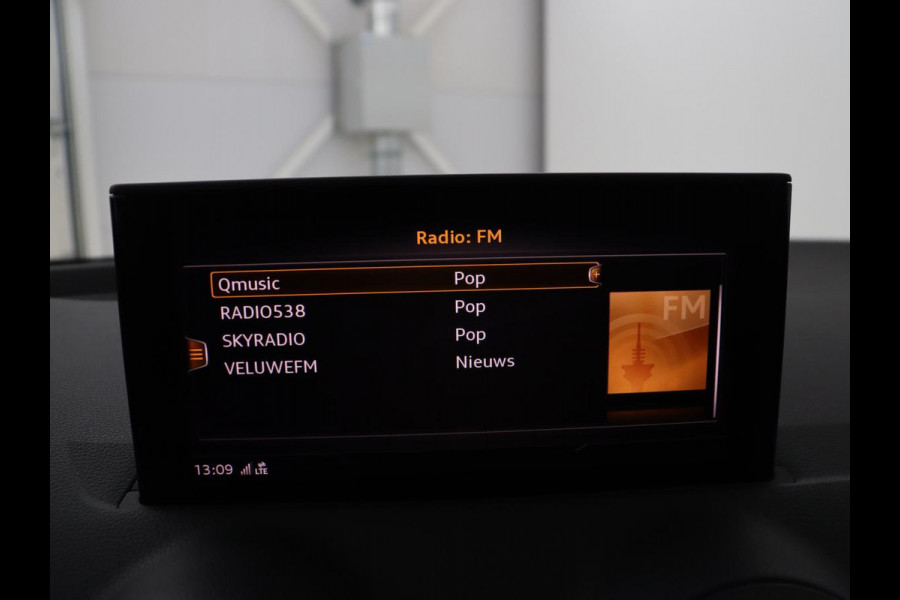 Audi Q2 35 TFSI S Edition | Cruise control | Stoelverwarming | Camera | Park assist | Navigatie | Bluetooth | Climate control | Virtueel dashboard | 17" velgen
