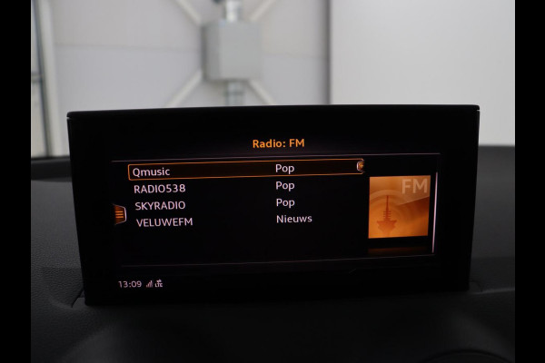Audi Q2 35 TFSI S Edition | Cruise control | Stoelverwarming | Camera | Park assist | Navigatie | Bluetooth | Climate control | Virtueel dashboard | 17" velgen