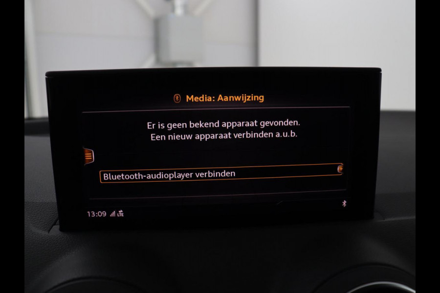 Audi Q2 35 TFSI S Edition | Cruise control | Stoelverwarming | Camera | Park assist | Navigatie | Bluetooth | Climate control | Virtueel dashboard | 17" velgen
