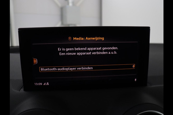 Audi Q2 35 TFSI S Edition | Cruise control | Stoelverwarming | Camera | Park assist | Navigatie | Bluetooth | Climate control | Virtueel dashboard | 17" velgen