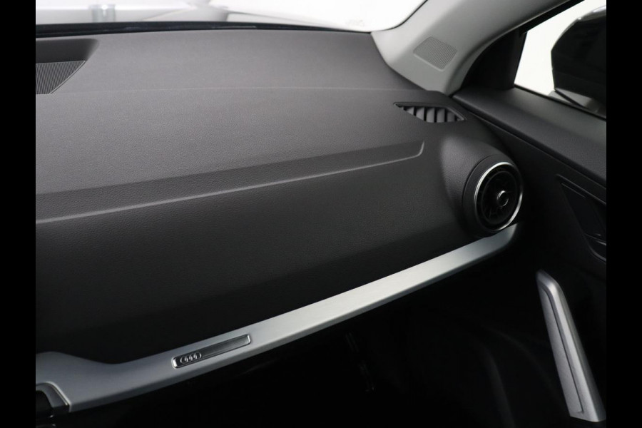 Audi Q2 35 TFSI S Edition | Cruise control | Stoelverwarming | Camera | Park assist | Navigatie | Bluetooth | Climate control | Virtueel dashboard | 17" velgen
