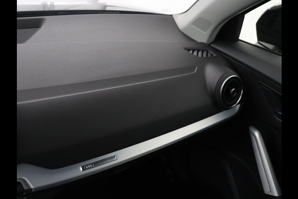Audi Q2 35 TFSI S Edition | Cruise control | Stoelverwarming | Camera | Park assist | Navigatie | Bluetooth | Climate control | Virtueel dashboard | 17" velgen