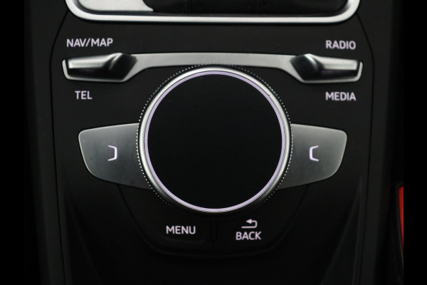 Audi Q2 35 TFSI S Edition | Cruise control | Stoelverwarming | Camera | Park assist | Navigatie | Bluetooth | Climate control | Virtueel dashboard | 17" velgen