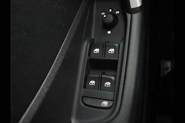 Audi Q2 35 TFSI S Edition | Cruise control | Stoelverwarming | Camera | Park assist | Navigatie | Bluetooth | Climate control | Virtueel dashboard | 17" velgen