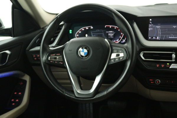 BMW 2 Serie Gran Coupé 220i Business Edition (CRUISE CONTROL, NAVIGATIE, SFEERVERLICHTING)