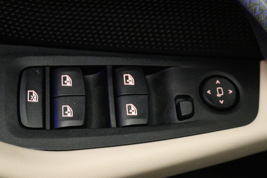 BMW 2 Serie Gran Coupé 220i Business Edition (CRUISE CONTROL, NAVIGATIE, SFEERVERLICHTING)