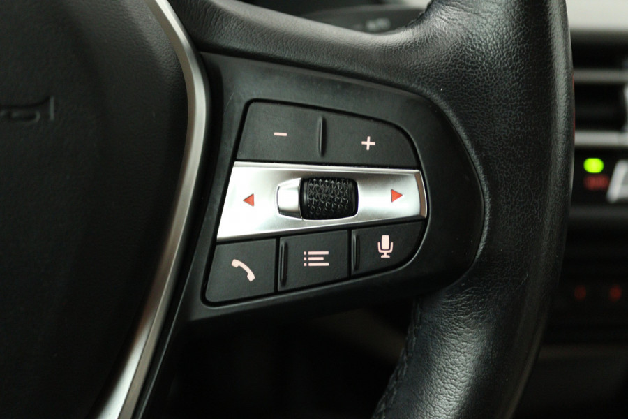 BMW 2 Serie Gran Coupé 220i Business Edition (CRUISE CONTROL, NAVIGATIE, SFEERVERLICHTING)