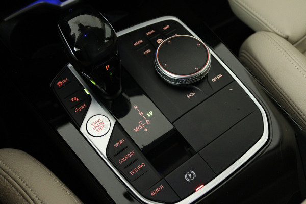 BMW 2 Serie Gran Coupé 220i Business Edition (CRUISE CONTROL, NAVIGATIE, SFEERVERLICHTING)