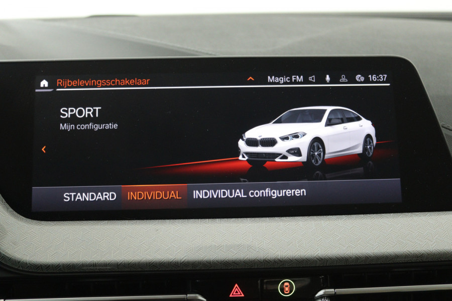 BMW 2 Serie Gran Coupé 220i Business Edition (CRUISE CONTROL, NAVIGATIE, SFEERVERLICHTING)