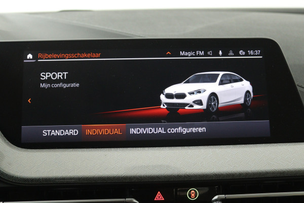 BMW 2 Serie Gran Coupé 220i Business Edition (CRUISE CONTROL, NAVIGATIE, SFEERVERLICHTING)