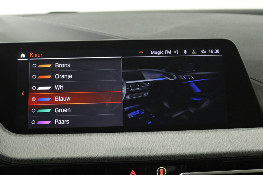 BMW 2 Serie Gran Coupé 220i Business Edition (CRUISE CONTROL, NAVIGATIE, SFEERVERLICHTING)