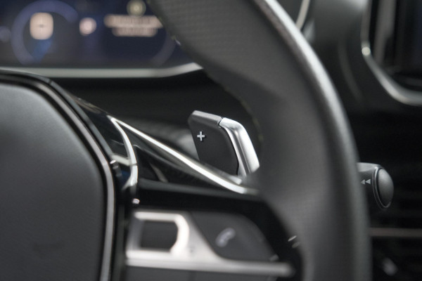 Peugeot 208 1.2 Hybrid 145 e-DCS6 GT | Alcantara Pakket | Camera | Apple Carplay | Stoelverwarming