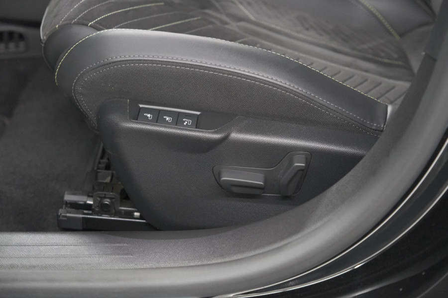 Peugeot 208 1.2 Hybrid 145 e-DCS6 GT | Alcantara Pakket | Camera | Apple Carplay | Stoelverwarming