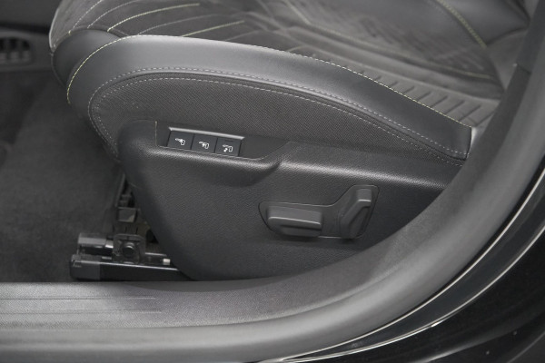 Peugeot 208 1.2 Hybrid 145 e-DCS6 GT | Alcantara Pakket | Camera | Apple Carplay | Stoelverwarming