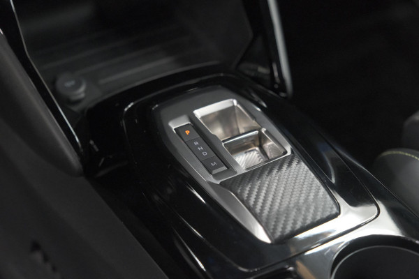 Peugeot 208 1.2 Hybrid 145 e-DCS6 GT | Alcantara Pakket | Camera | Apple Carplay | Stoelverwarming